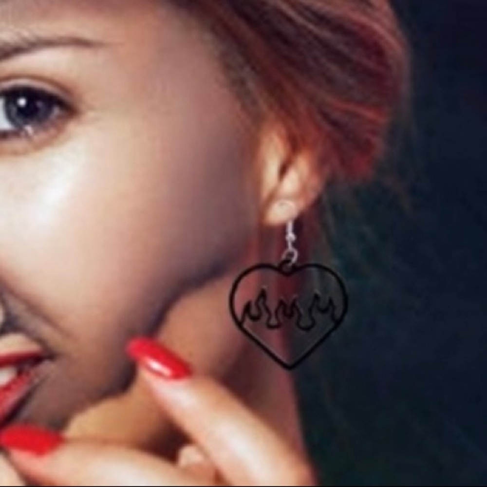 Halloween Dangle Earrings heart with flames for Women Girls Black